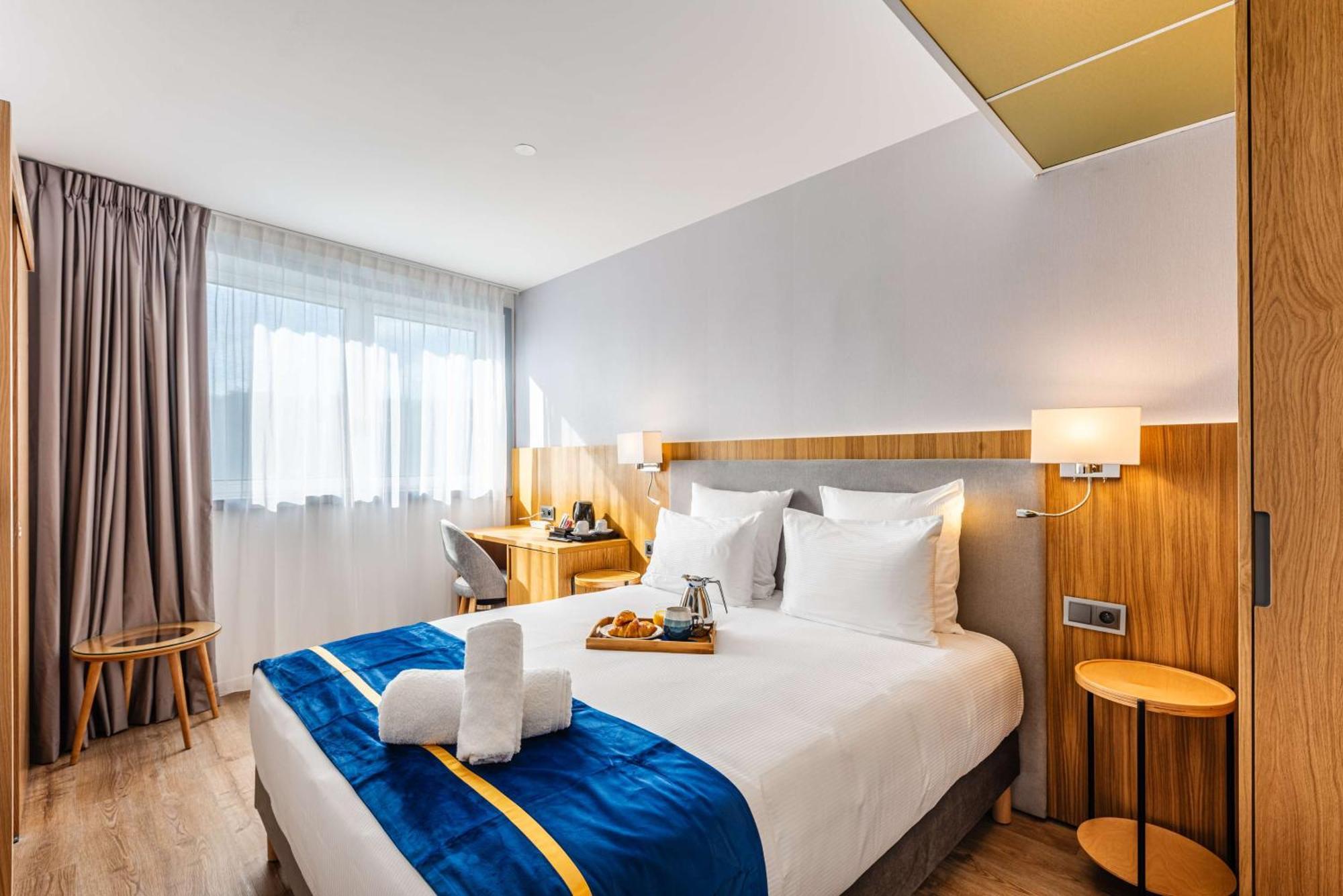Brit Hotel Privilege Paris Rosny-Sous-Bois Exteriör bild