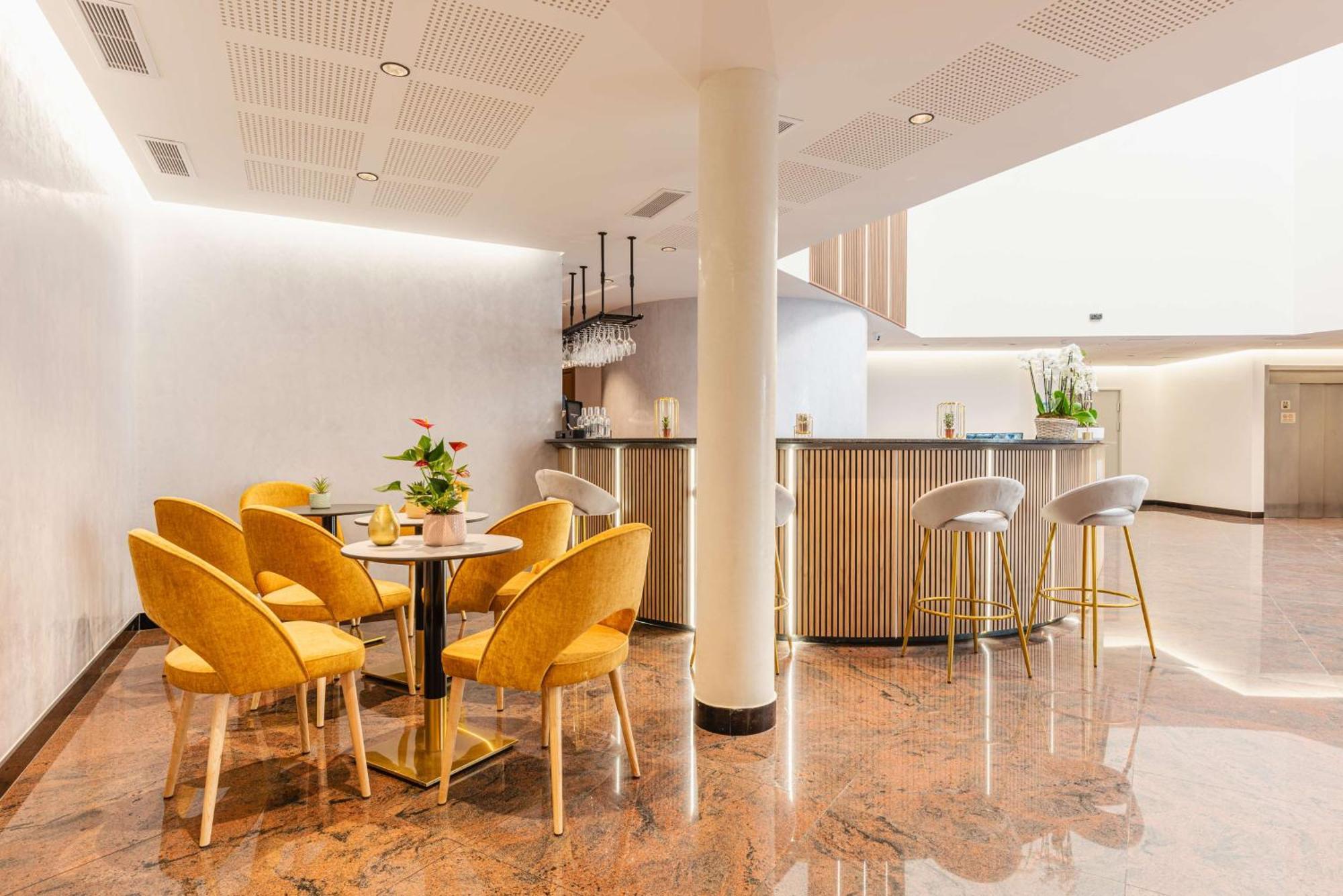 Brit Hotel Privilege Paris Rosny-Sous-Bois Exteriör bild