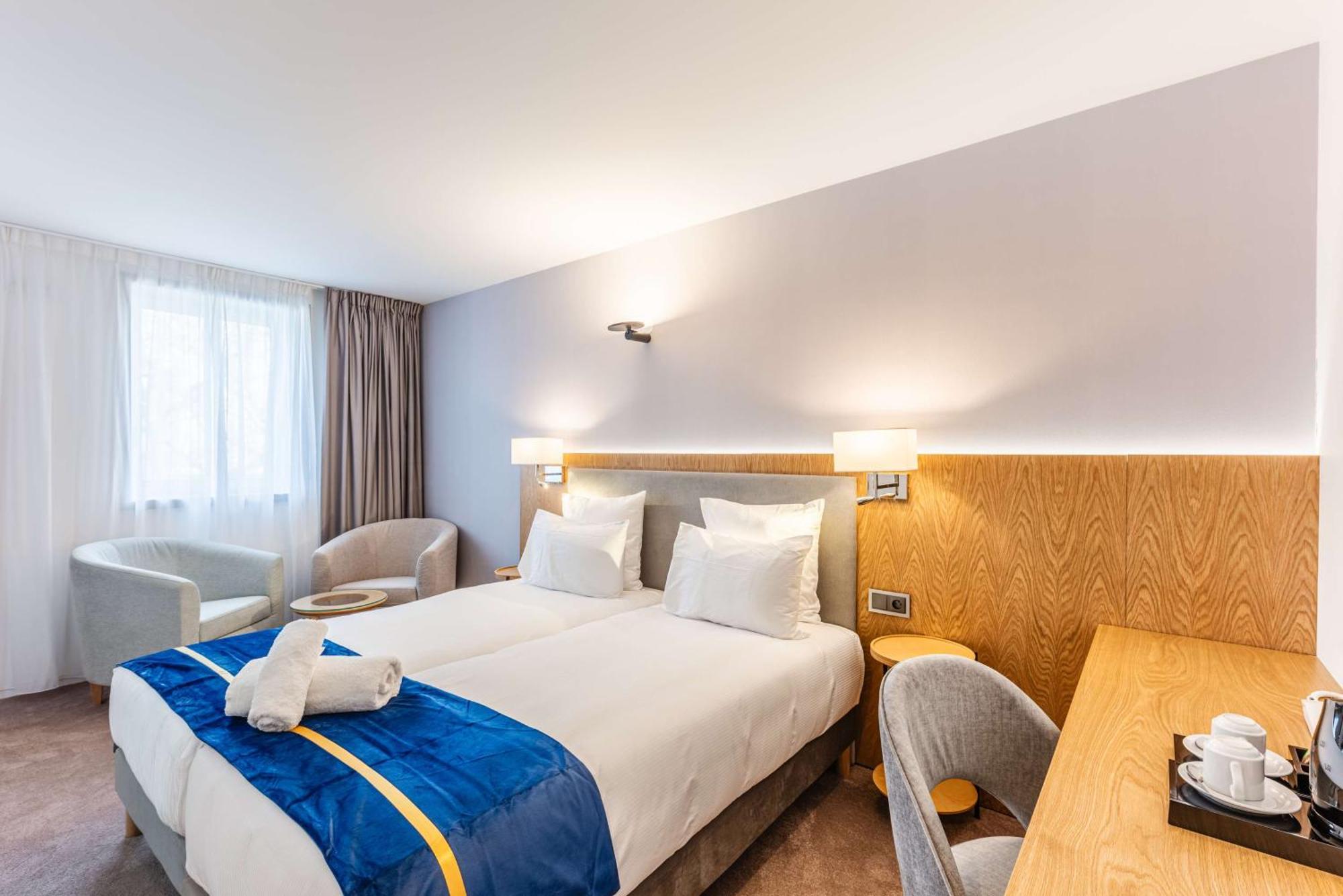 Brit Hotel Privilege Paris Rosny-Sous-Bois Exteriör bild