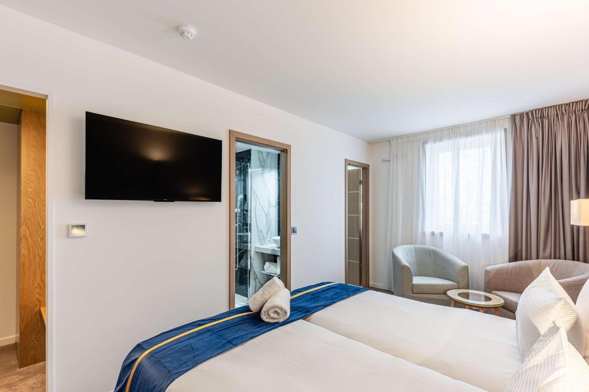 Brit Hotel Privilege Paris Rosny-Sous-Bois Exteriör bild