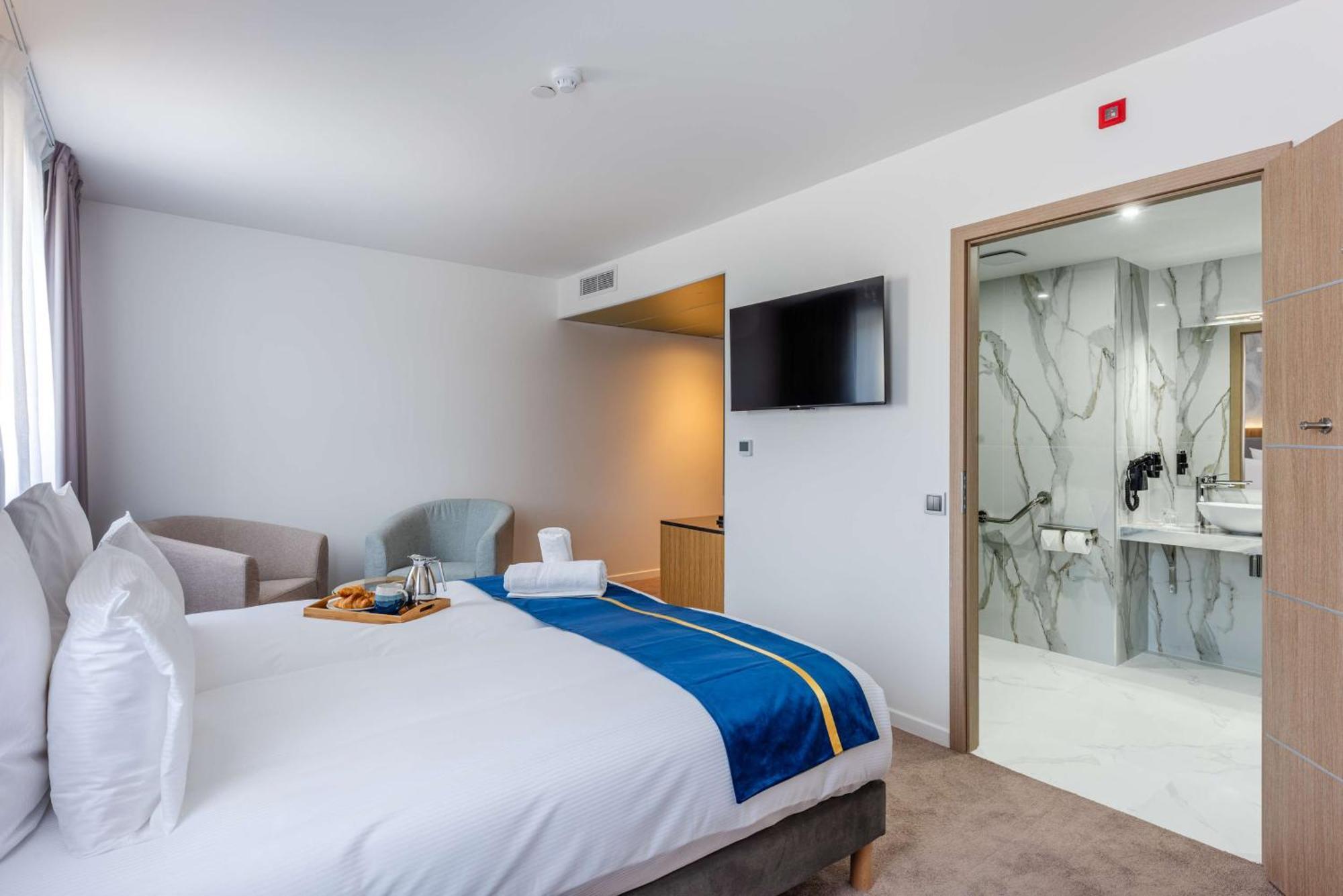 Brit Hotel Privilege Paris Rosny-Sous-Bois Exteriör bild