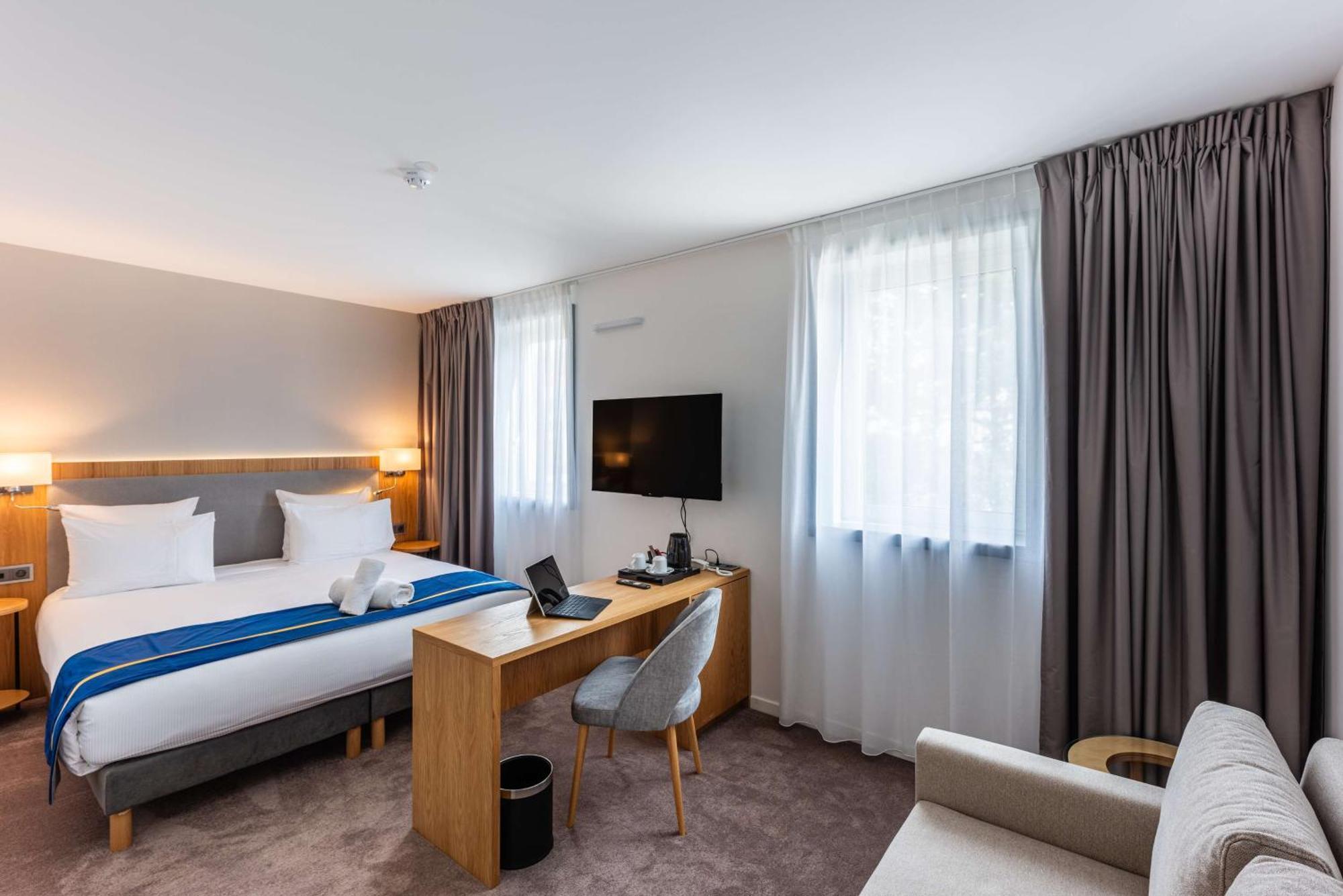 Brit Hotel Privilege Paris Rosny-Sous-Bois Exteriör bild