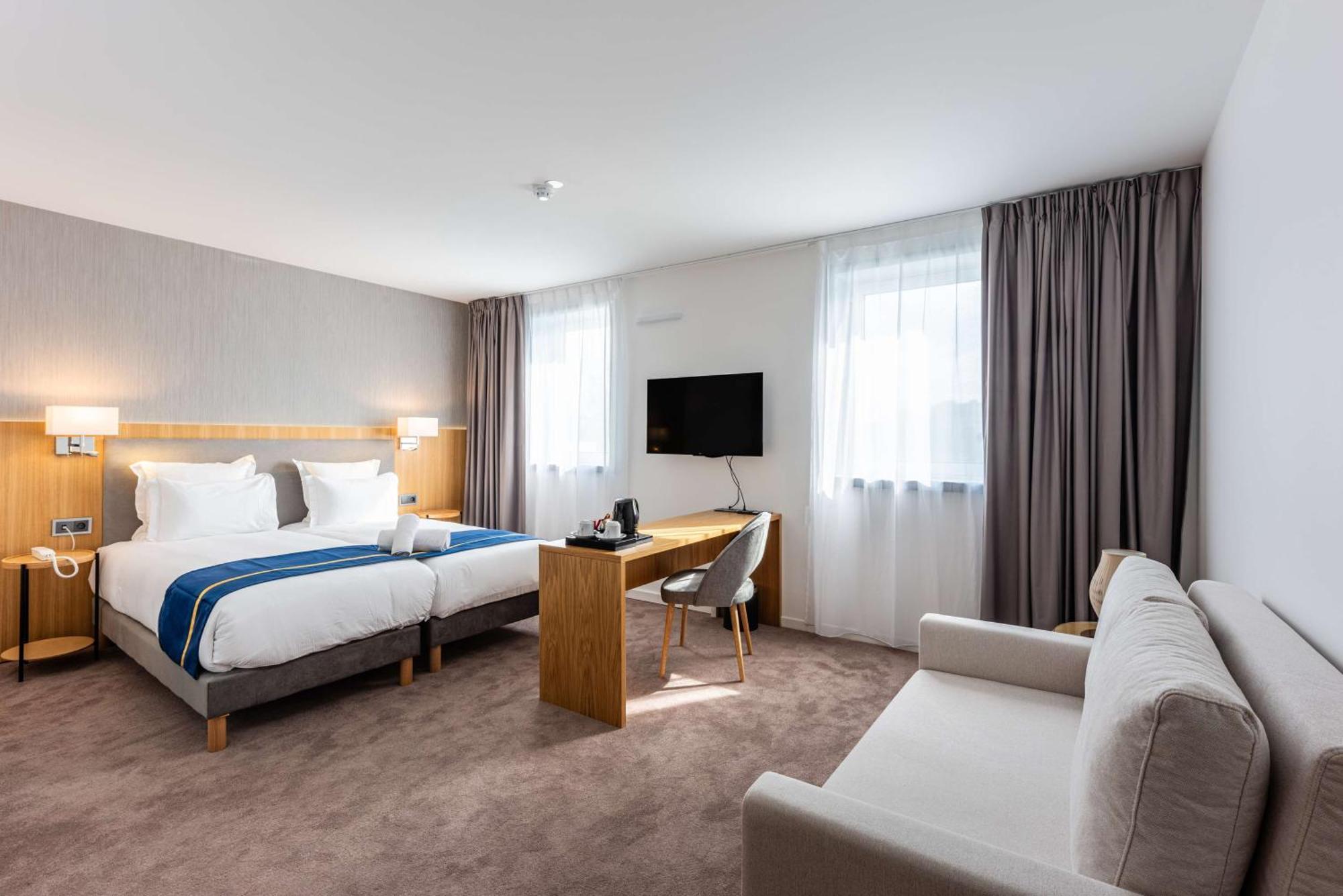 Brit Hotel Privilege Paris Rosny-Sous-Bois Exteriör bild