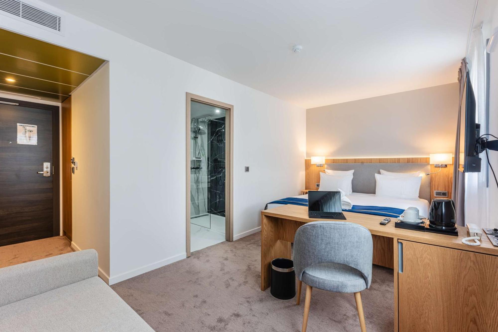Brit Hotel Privilege Paris Rosny-Sous-Bois Exteriör bild
